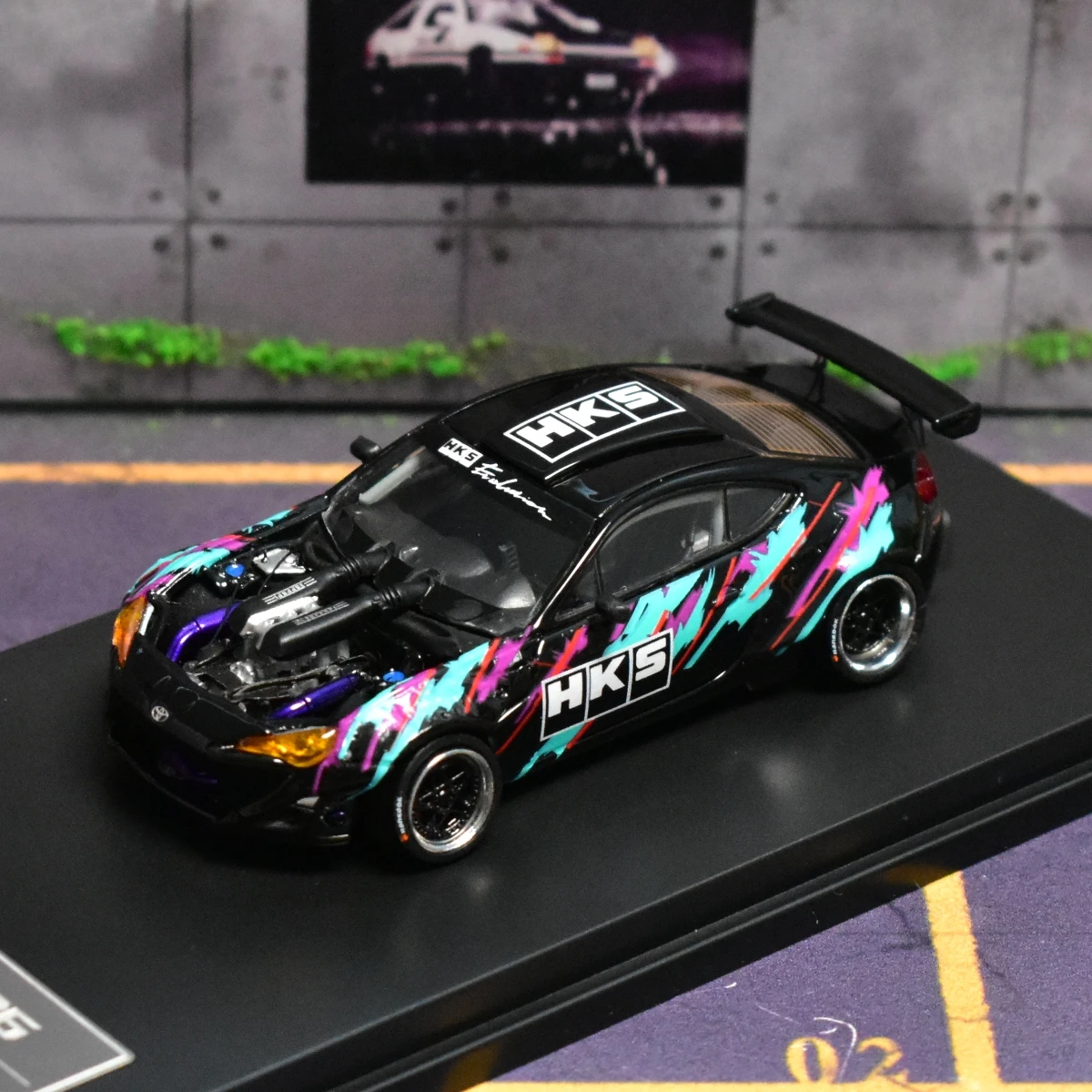 DCM 1:64 Diecast Model Car Set 7 DCM 1:64 Diecast Model Car Set - Image 7