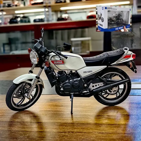 Yamaha RZ250 RD250LC 1:12 Scale Diecast Model - Image 9