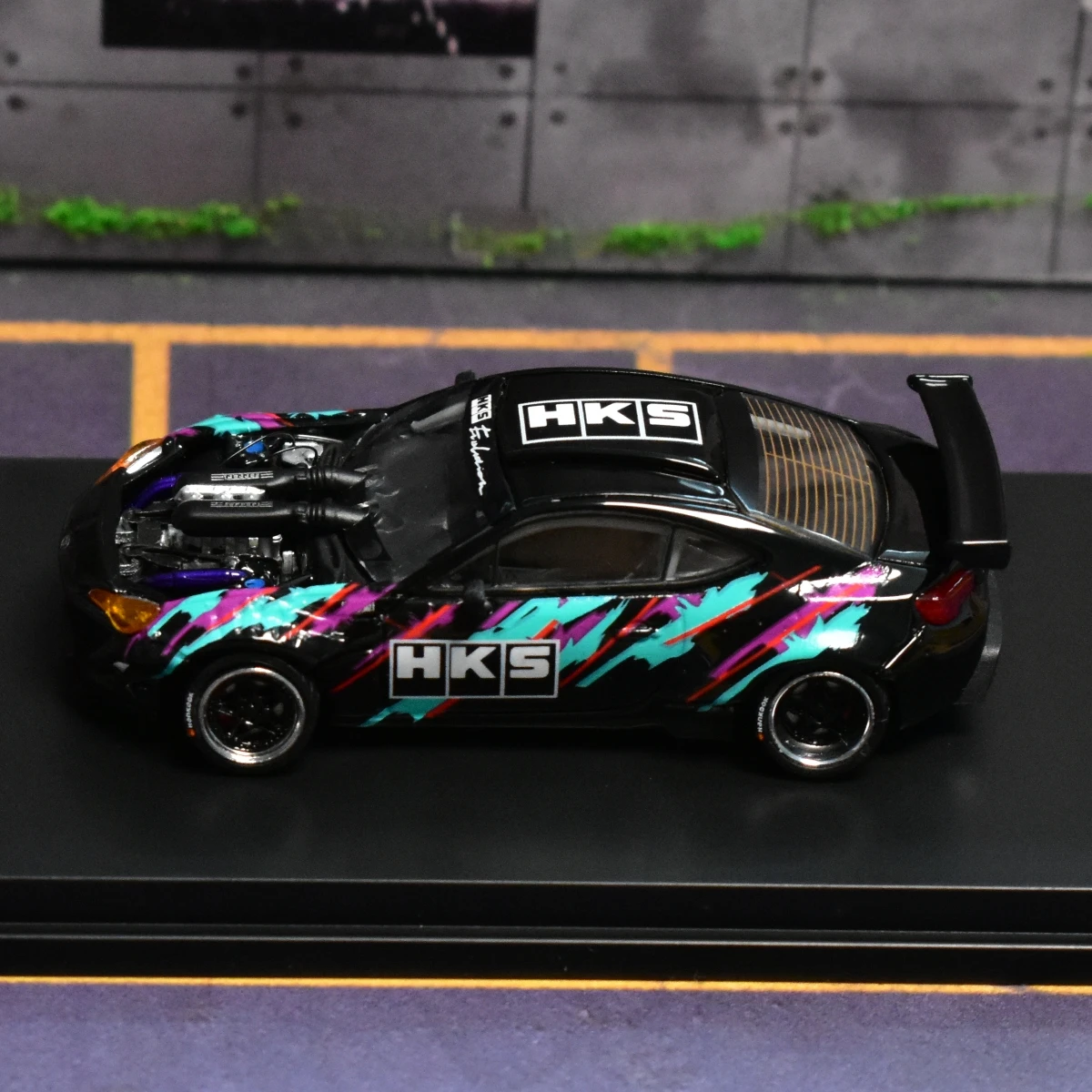 DCM 1:64 Diecast Model Car Set 4 DCM 1:64 Diecast Model Car Set - Image 4