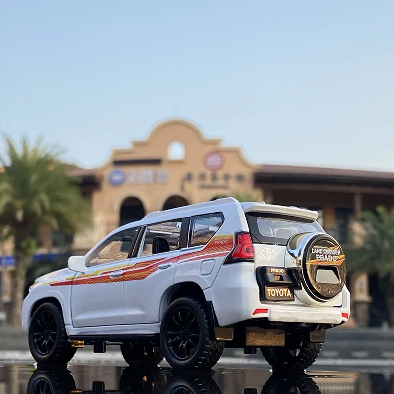 1:32 Black Toyota Prado Diecast Model Car 6 1:32 Black Toyota Prado Diecast Model Car - Image 6