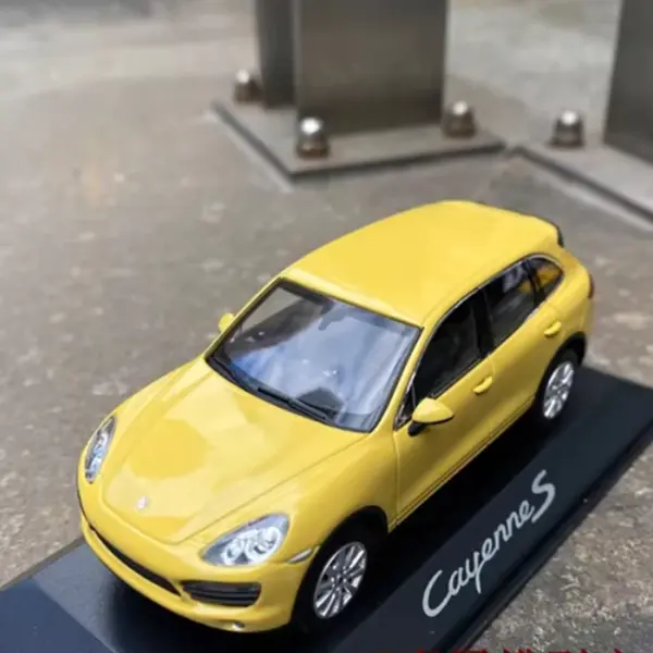 Diecast 1:43 Porsche Cayenne S Model - Image 4