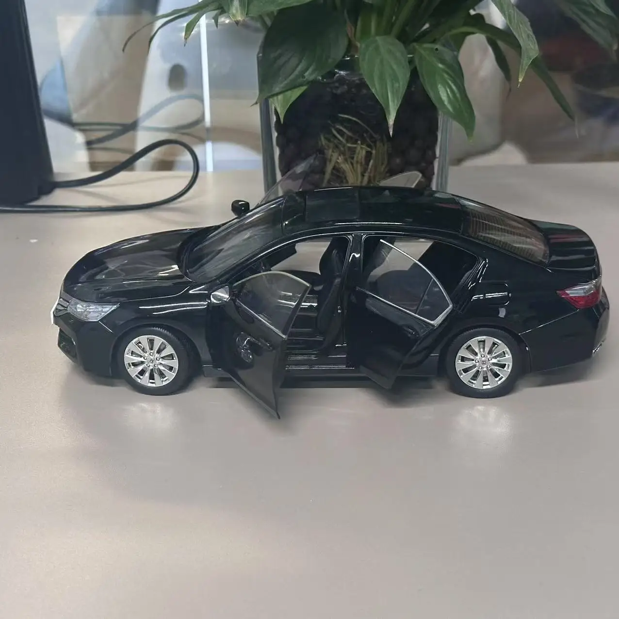 1:18 Scale Die-Cast Model Honda Accord White 5 1:18 Scale Die-Cast Model Honda Accord White - Image 5