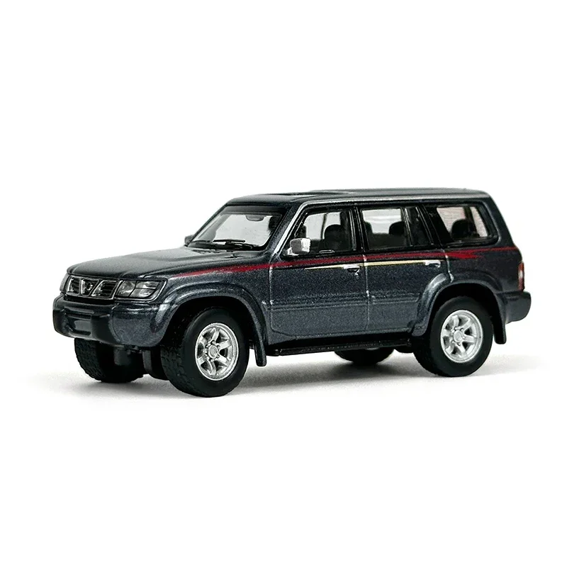 1:64 Scale Nissan Patrol Y61 Diecast Model 3 1:64 Scale Nissan Patrol Y61 Diecast Model - Image 3