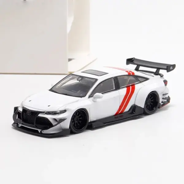 1:64 Scale Avalon Mk4 XX50 Alloy Car Model - Image 3