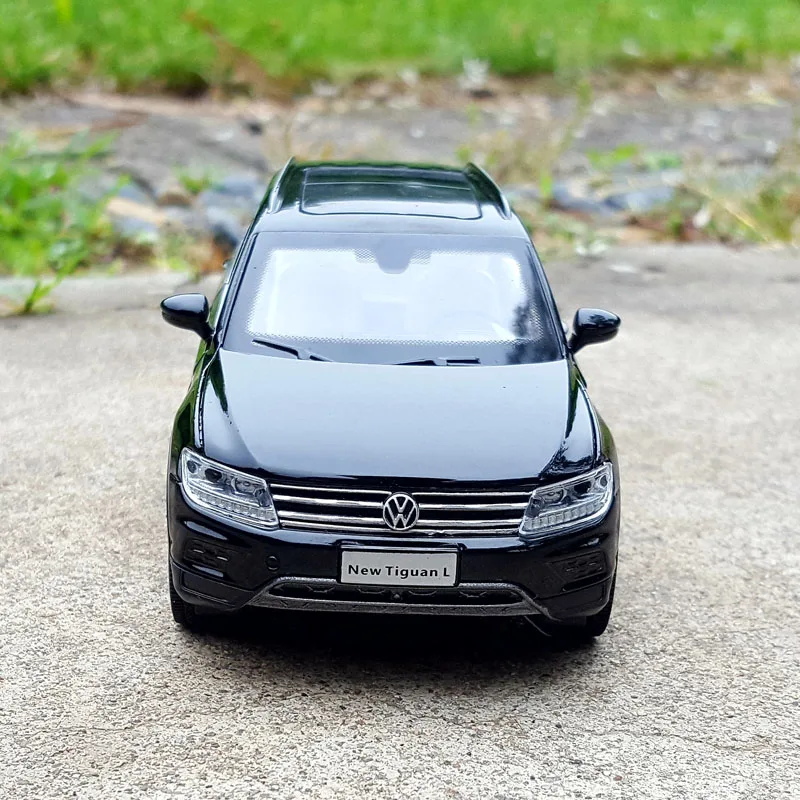 Volkswagen Tiguan L 1:32 Diecast Model SUV 3 Volkswagen Tiguan L 1:32 Diecast Model SUV - Image 3