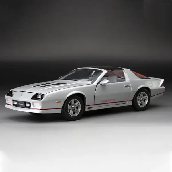 1985 Camaro IROC 1:18 Diecast Model Collectible - Image 7