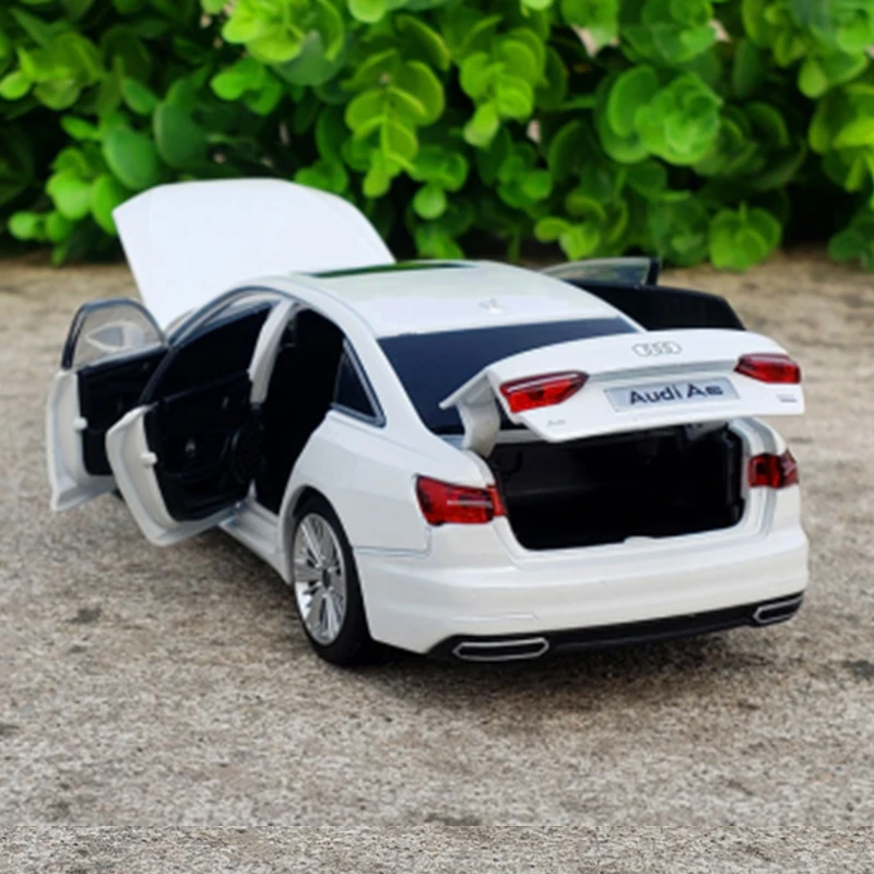 1:32 Scale Audi A6 Diecast Model Car 5 1:32 Scale Audi A6 Diecast Model Car - Image 5