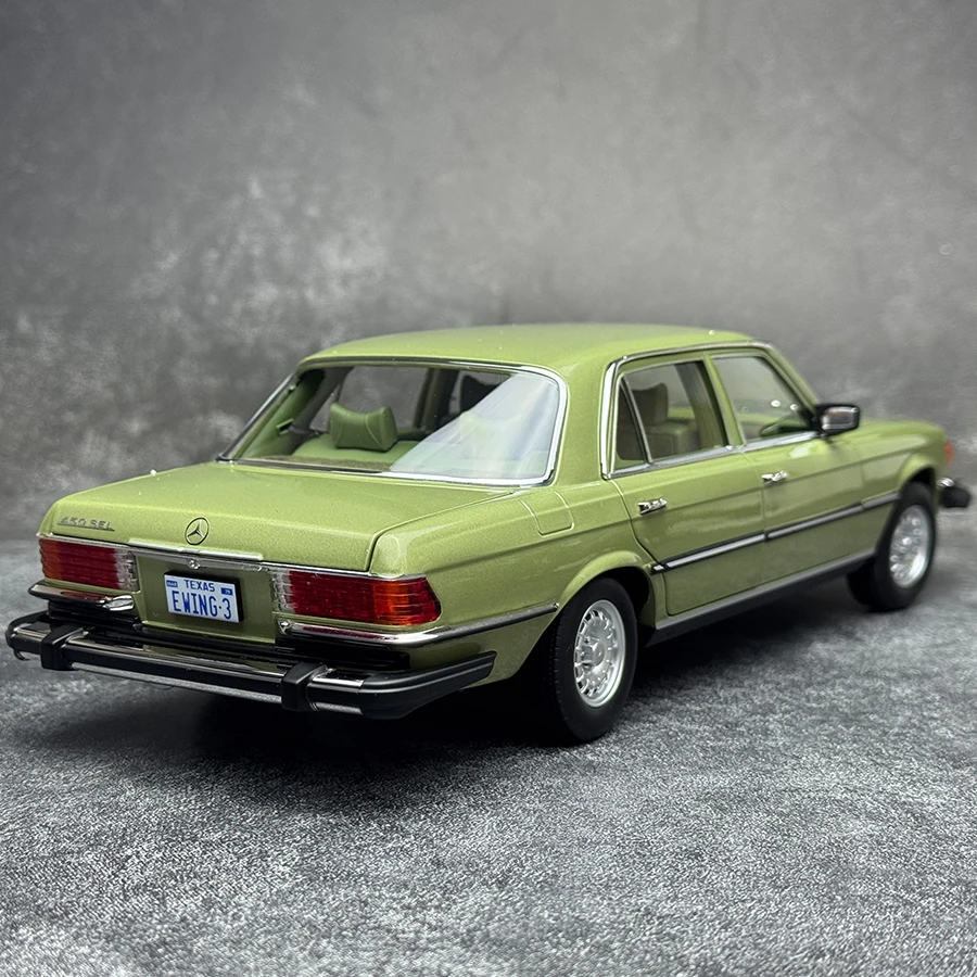 Mercedes-Benz 450 SEL 1/18 Diecast Model 4 Mercedes-Benz 450 SEL 1/18 Diecast Model - Image 4