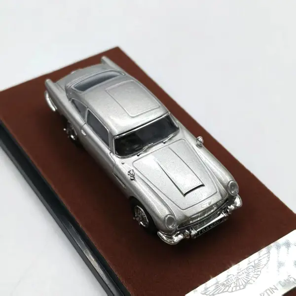 1:64 Scale Aston Martin DB5 Diecast Models - Image 5