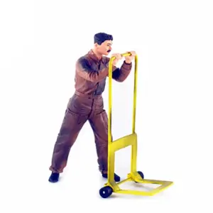 Car Scene Miniature Repairman Figure 1:18 Scale 26 S4a2a69a891334070abe814db586280e2O