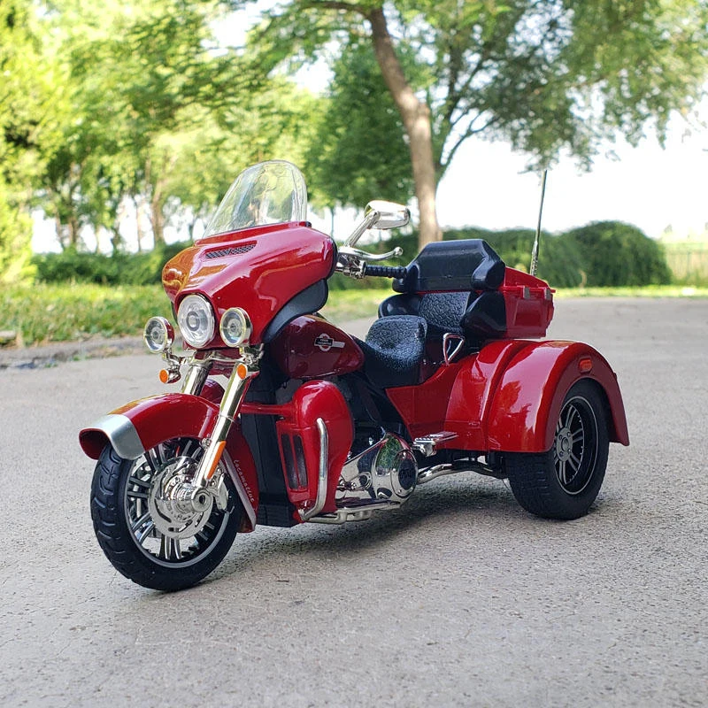 1:9 Blue Diecast Three-Wheel Cruiser Motorcycle 2 1:9 Blue Diecast Three-Wheel Cruiser Motorcycle - Image 2