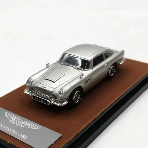 1:64 Scale Aston Martin DB5 Diecast Models - Image 7