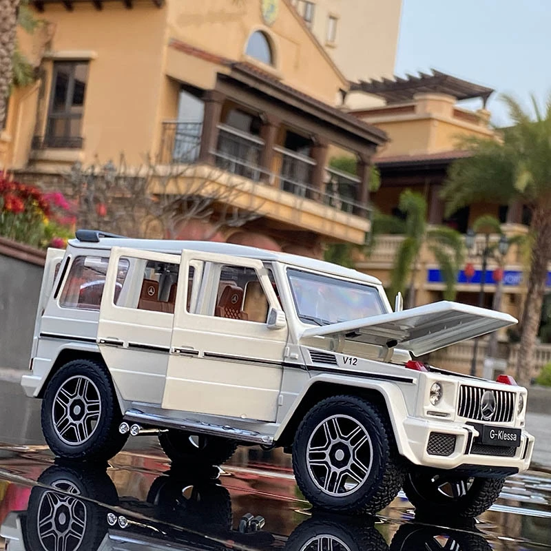 1/24 Scale Mercedes-Benz G63 AMG Diecast Model 3 1/24 Scale Mercedes-Benz G63 AMG Diecast Model - Image 3