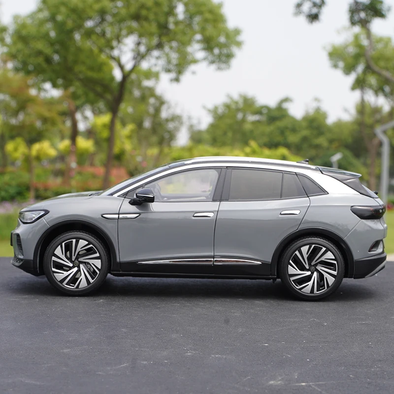 1:18 Diecast Volkswagen ID.4 Gray SUV Model 3 1:18 Diecast Volkswagen ID.4 Gray SUV Model - Image 3