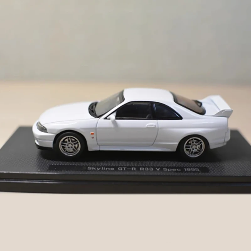 Ebbro 1:43 Scale Nissan Skyline GT-R R33 V-Spec 2 Ebbro 1:43 Scale Nissan Skyline GT-R R33 V-Spec - Image 2
