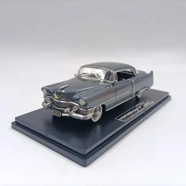 1:43 Scale Cadillac Coupe DeVille Alloy Model - Image 14