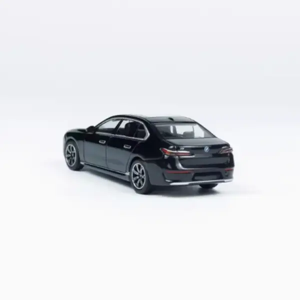 MINI GT 1:64 Scale BMW i7 eDrive 50 Model - Image 6