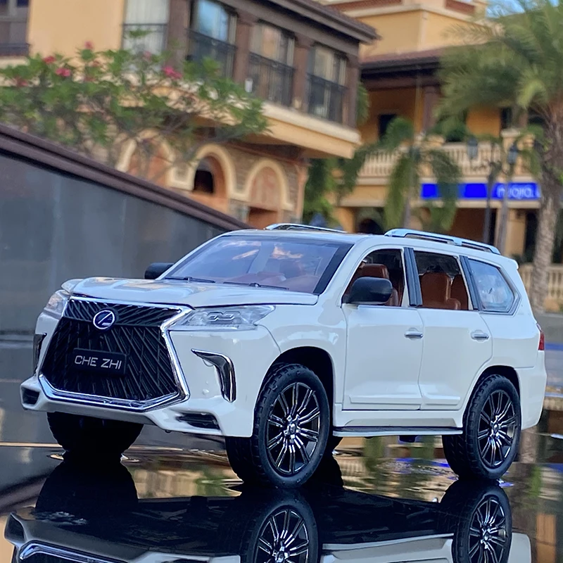 1:24 Lexus LX570 White Diecast Car Model 2 1:24 Lexus LX570 White Diecast Car Model - Image 2