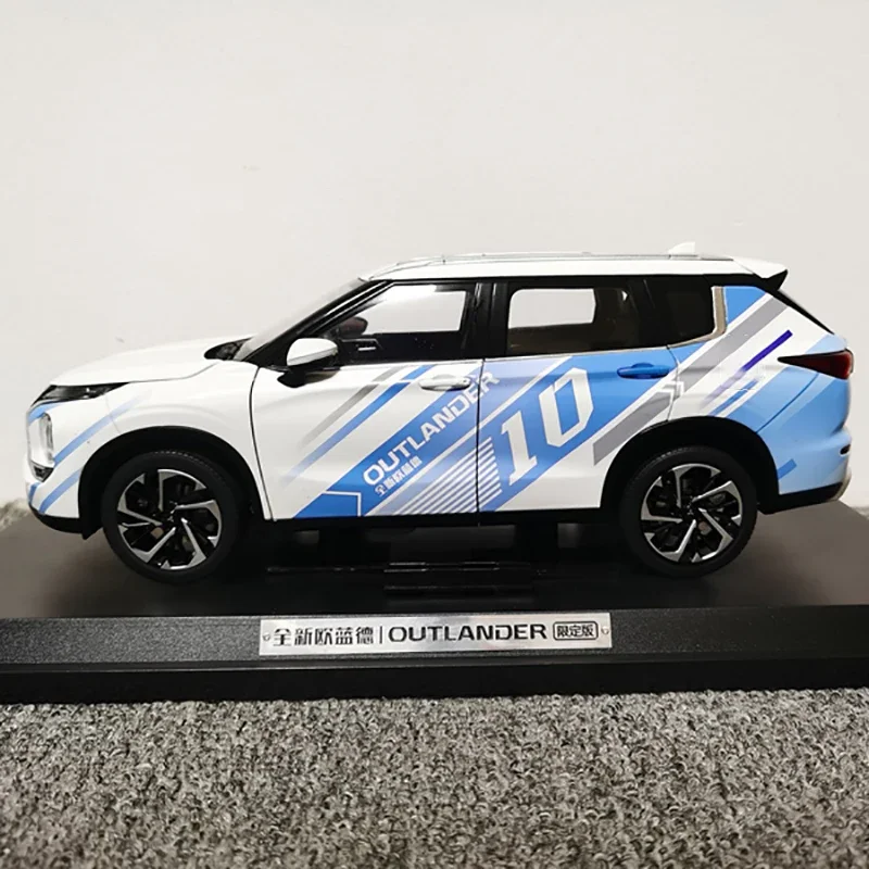 Mitsubishi Outlander 2023 Alloy Car Model 1:18 2 Mitsubishi Outlander 2023 Alloy Car Model 1:18 - Image 2