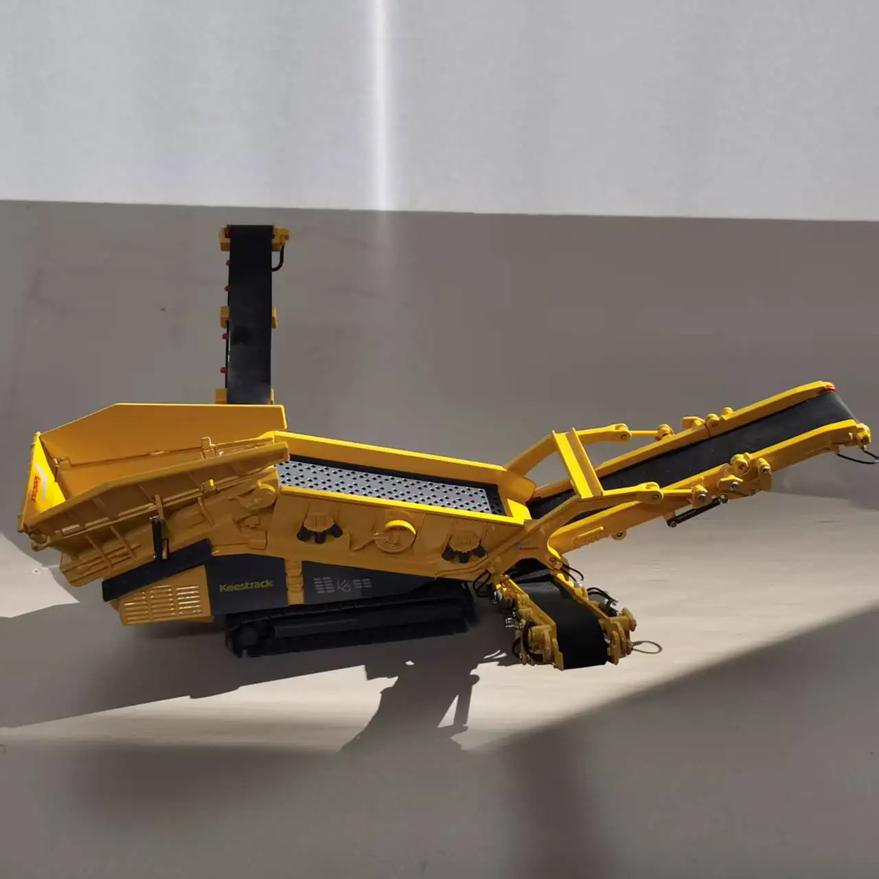 Keestrack Screening Crusher Crawler Transport Machinery 1:50 Scale Alloy Rare Engineering Car Model Toy Gift Collection Die-cast 2 Keestrack Screening Crusher Crawler Transport Machinery 1:50 Scale Alloy Rare Engineering Car Model Toy Gift Collection Die-cast - Image 2