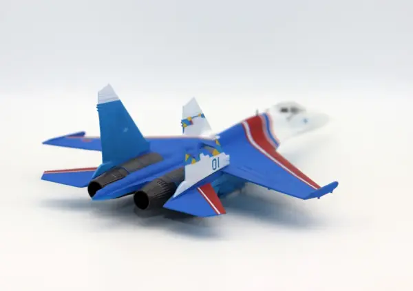 1:100 Scale Su-27 Flanker Fighter Jet Model - Image 4