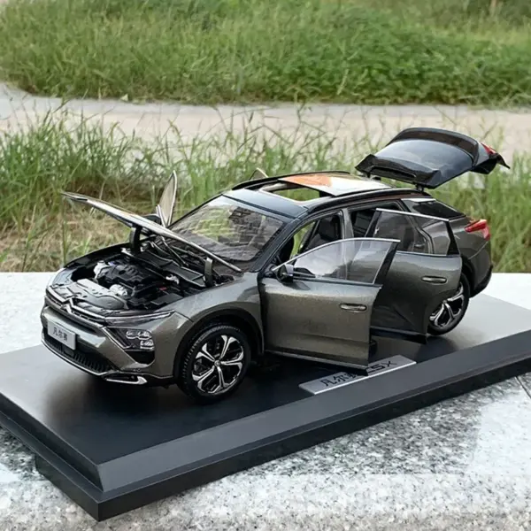 Die-cast 1:18 Citroen Versailles C5 X Model - Image 3