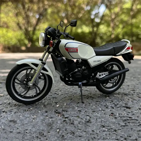 Yamaha RZ250 RD250LC 1:12 Scale Diecast Model - Image 2