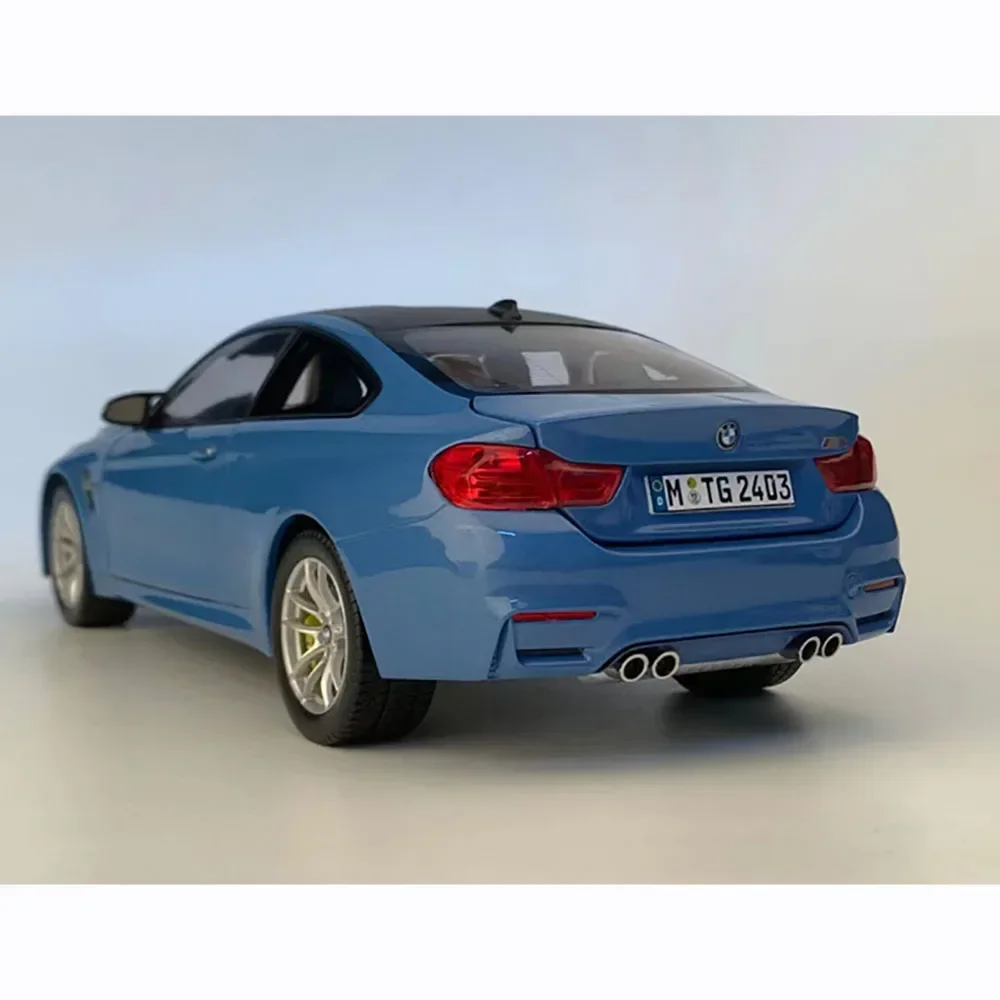 Diecast 1/18 BMW M4 Model Car Set 5 Diecast 1/18 BMW M4 Model Car Set - Image 5