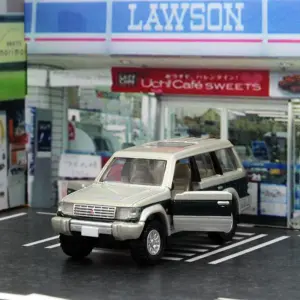 Mitsubishi Pajero 1:64 Diecast SUV Model 9 S5acc373f00d34973af5b90c8e14ee14c3