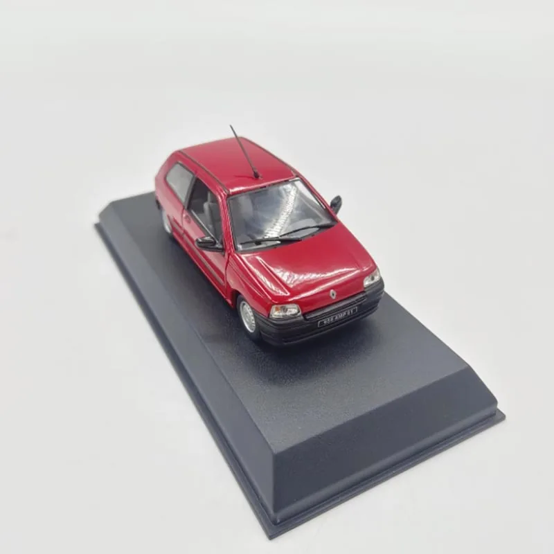 Diecast CLIO 1 Retro Sedan Model 1/43 Scale 2 Diecast CLIO 1 Retro Sedan Model 1/43 Scale - Image 2