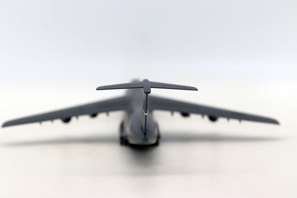 1/400 Scale Lockheed C-5 Galaxy Diecast Model 5 1/400 Scale Lockheed C-5 Galaxy Diecast Model - Image 5