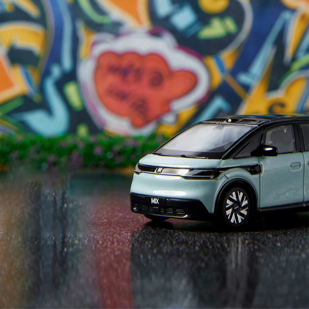 1:64 Scale ZEEKR 007 Diecast Model Car 5 1:64 Scale ZEEKR 007 Diecast Model Car - Image 5