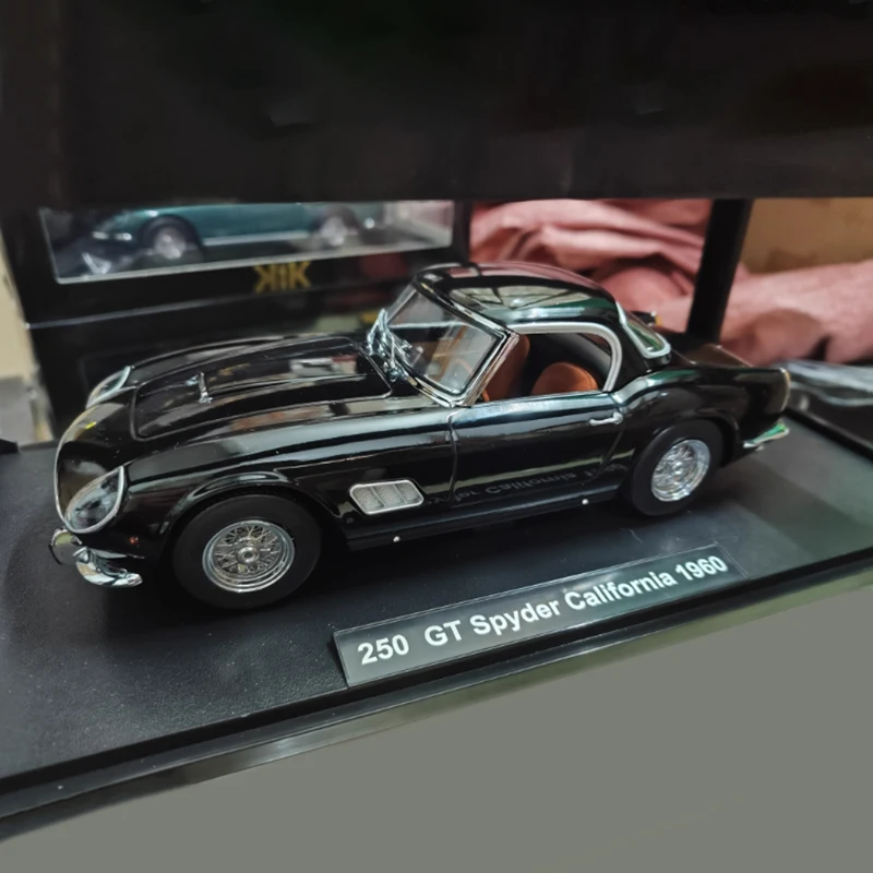 Diecast 1:18 Scale Ferrari 250 GT 1960 Model 4 Diecast 1:18 Scale Ferrari 250 GT 1960 Model - Image 4