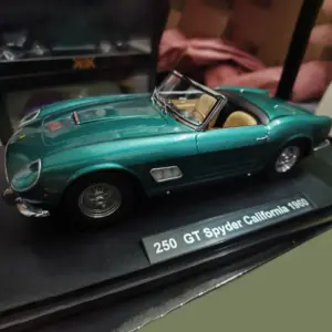 Diecast 1:18 Scale Ferrari 250 GT 1960 Model 30 S5d87cd59701f44a8807d85f9824e99160