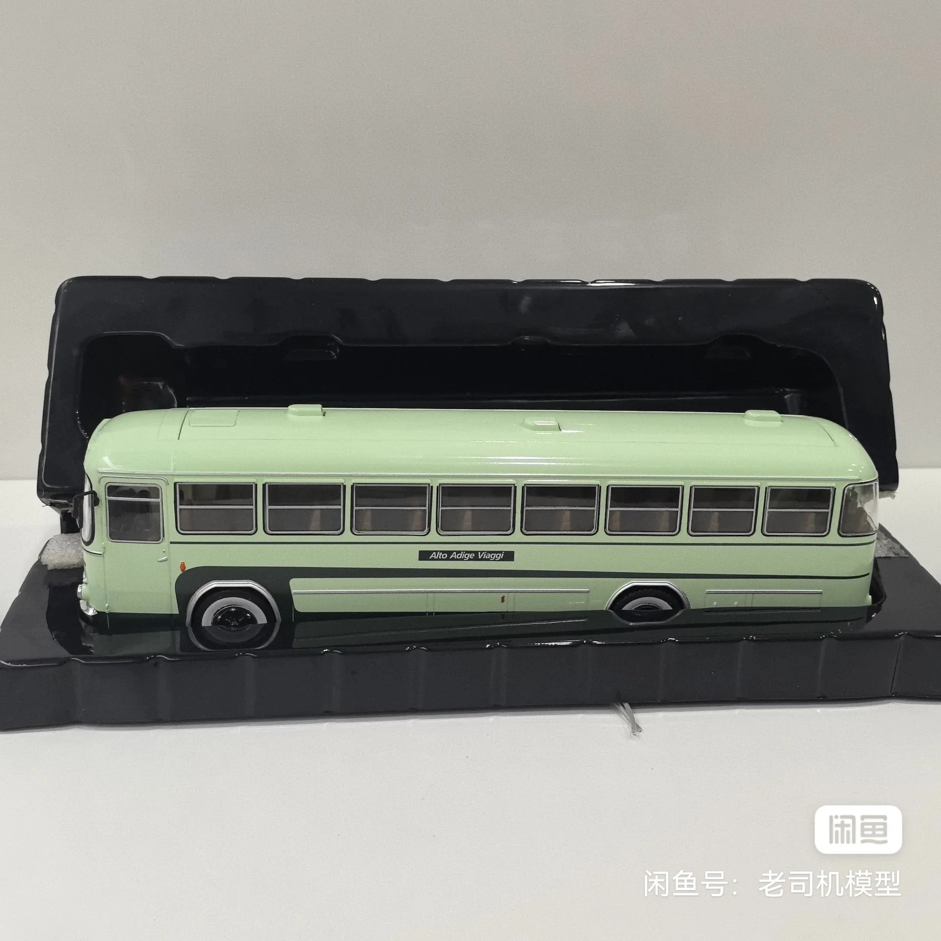 Diecast IXO 1/43 Mint Green Fiat 306-3 Bus 2 Diecast IXO 1/43 Mint Green Fiat 306-3 Bus - Image 2