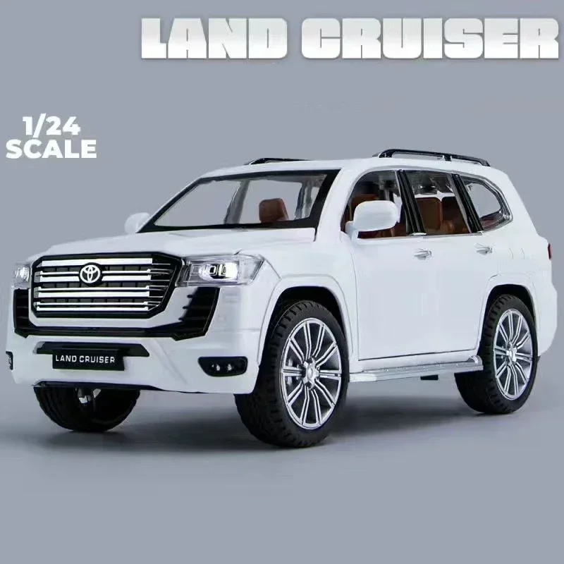 Toyota Land Cruiser LC300 GR Diecast Model 1:24 8 Toyota Land Cruiser LC300 GR Diecast Model 1:24 - Image 8