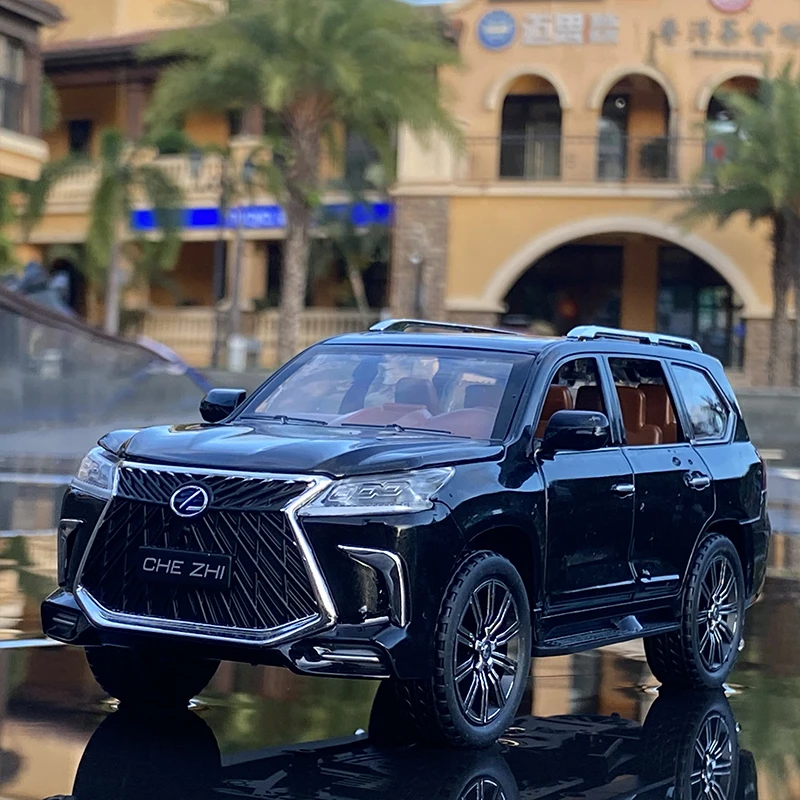 1:24 Lexus LX570 White Diecast Car Model 3 1:24 Lexus LX570 White Diecast Car Model - Image 3
