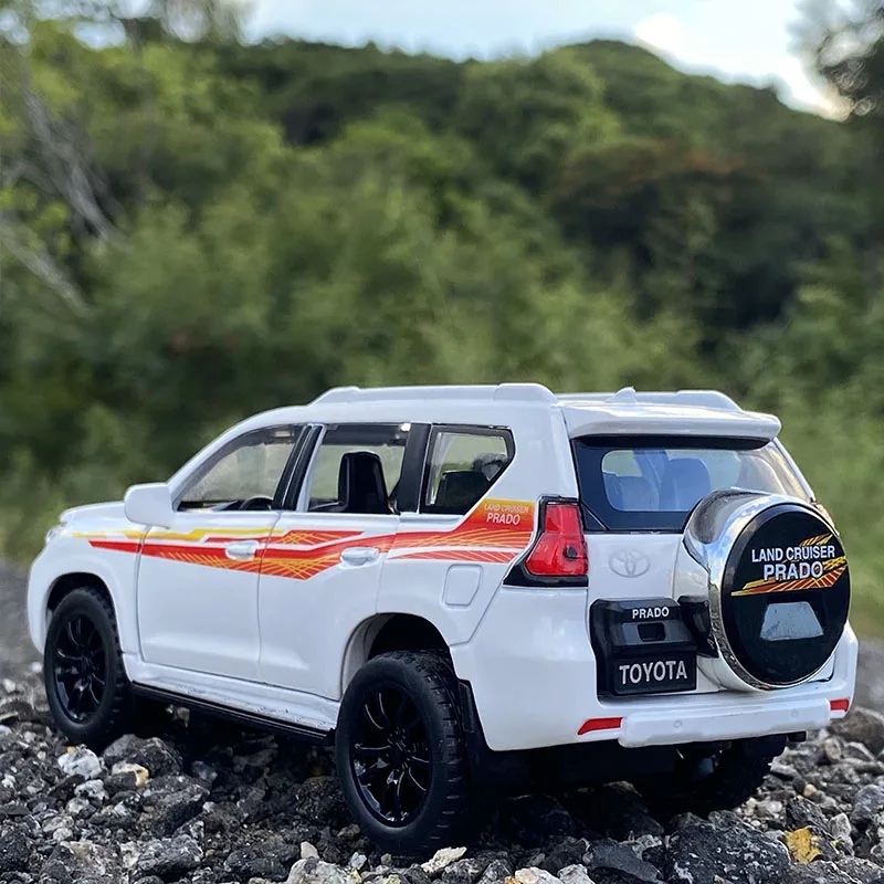 1:32 Black Toyota Prado Diecast Model Car 3 1:32 Black Toyota Prado Diecast Model Car - Image 3
