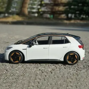 1:18 Scale Diecast White ID.3 SUV Model 9 S6119a927a4944302a7399cd5f187b3edi