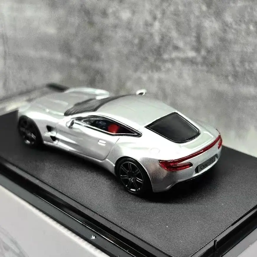 1:64 Aston Martin ONE-77 Diecast Model Car 3 1:64 Aston Martin ONE-77 Diecast Model Car - Image 3