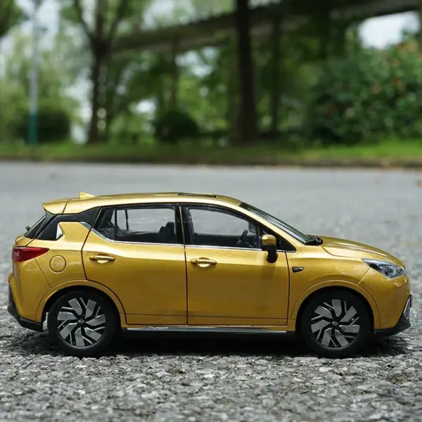 1:18 Scale GAC Trumpchi GE3 Die-Cast Model - Image 4