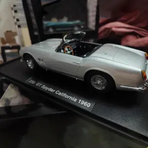 Diecast 1:18 Scale Ferrari 250 GT 1960 Model 34 S633079a05b2443518fa5d9b021806520x