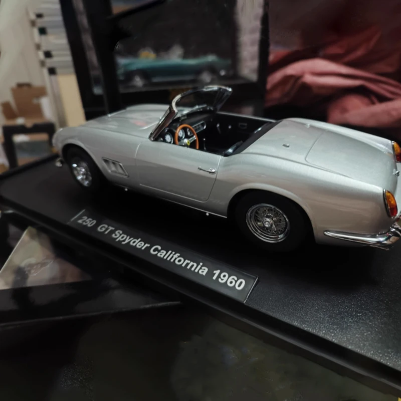 Diecast 1:18 Scale Ferrari 250 GT 1960 Model 15 Diecast 1:18 Scale Ferrari 250 GT 1960 Model - Image 15