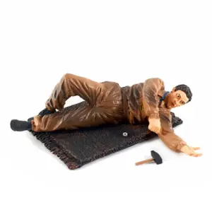 Car Scene Miniature Repairman Figure 1:18 Scale 27 S653ceabbed834409b66de5ab1d2d6549O