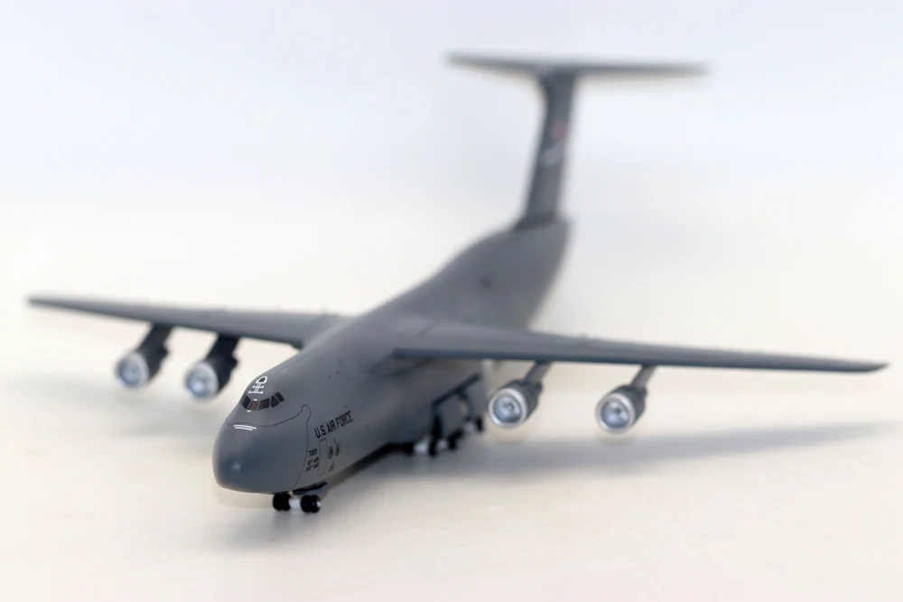 1/400 Scale Lockheed C-5 Galaxy Diecast Model 2 1/400 Scale Lockheed C-5 Galaxy Diecast Model - Image 2