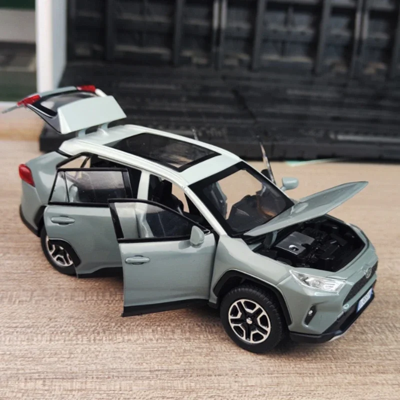 1:32 Toyota RAV4 Diecast Model Set of Three 2 1:32 Toyota RAV4 Diecast Model Set of Three - Image 2