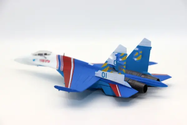 1:100 Scale Su-27 Flanker Fighter Jet Model - Image 5