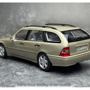 1/18 Scale Benz C-Class T-Model Diecast Model 27 S69045d7f6a3642ceb761f70072b5aa31V