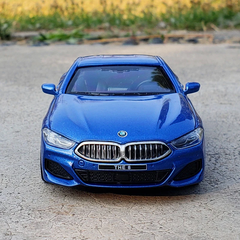 BMW M8 M850i 1:35 Scale Die-Cast Model 3 BMW M8 M850i 1:35 Scale Die-Cast Model - Image 3