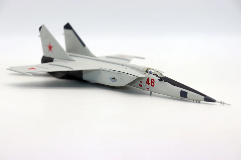 MiG-25RBT FOXBAT B 1/100 Scale Model 3 MiG-25RBT FOXBAT B 1/100 Scale Model - Image 3